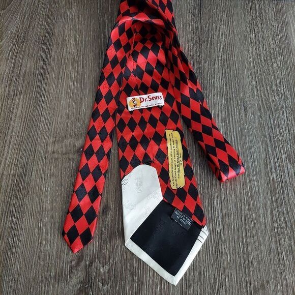 The Grinch and Max Christmas Necktie by Dr Seuss The Grinch That Stole Christmas - Picture 2 of 4